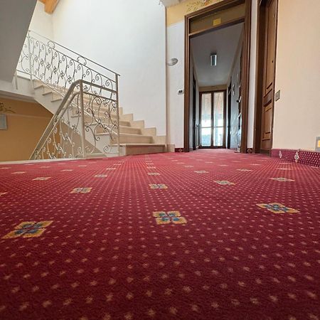 Garni Hotel 提尼亚类 外观 照片