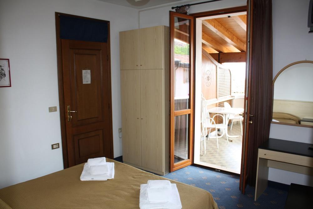 Garni Hotel 提尼亚类 外观 照片