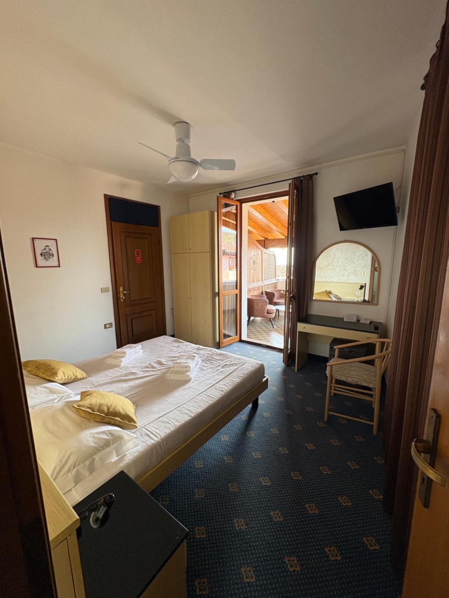 Garni Hotel 提尼亚类 外观 照片