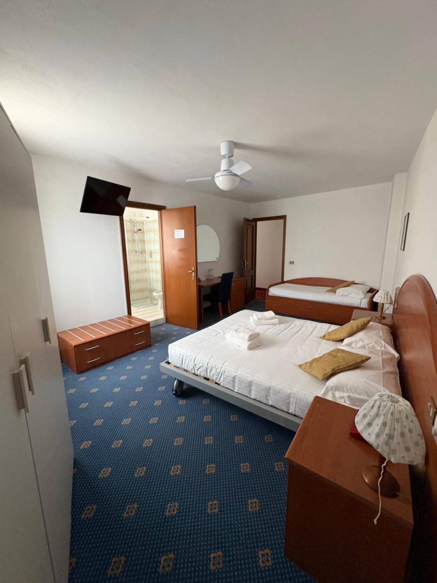 Garni Hotel 提尼亚类 外观 照片