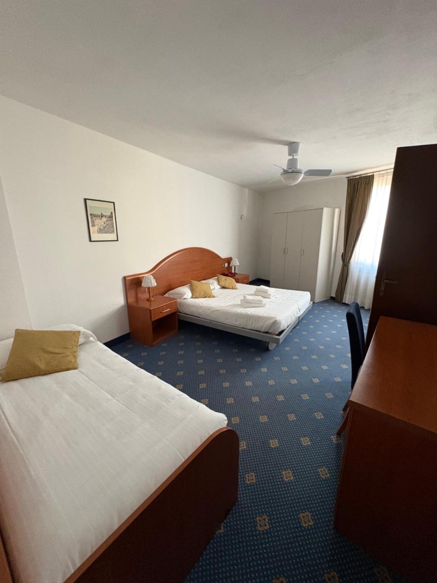 Garni Hotel 提尼亚类 外观 照片