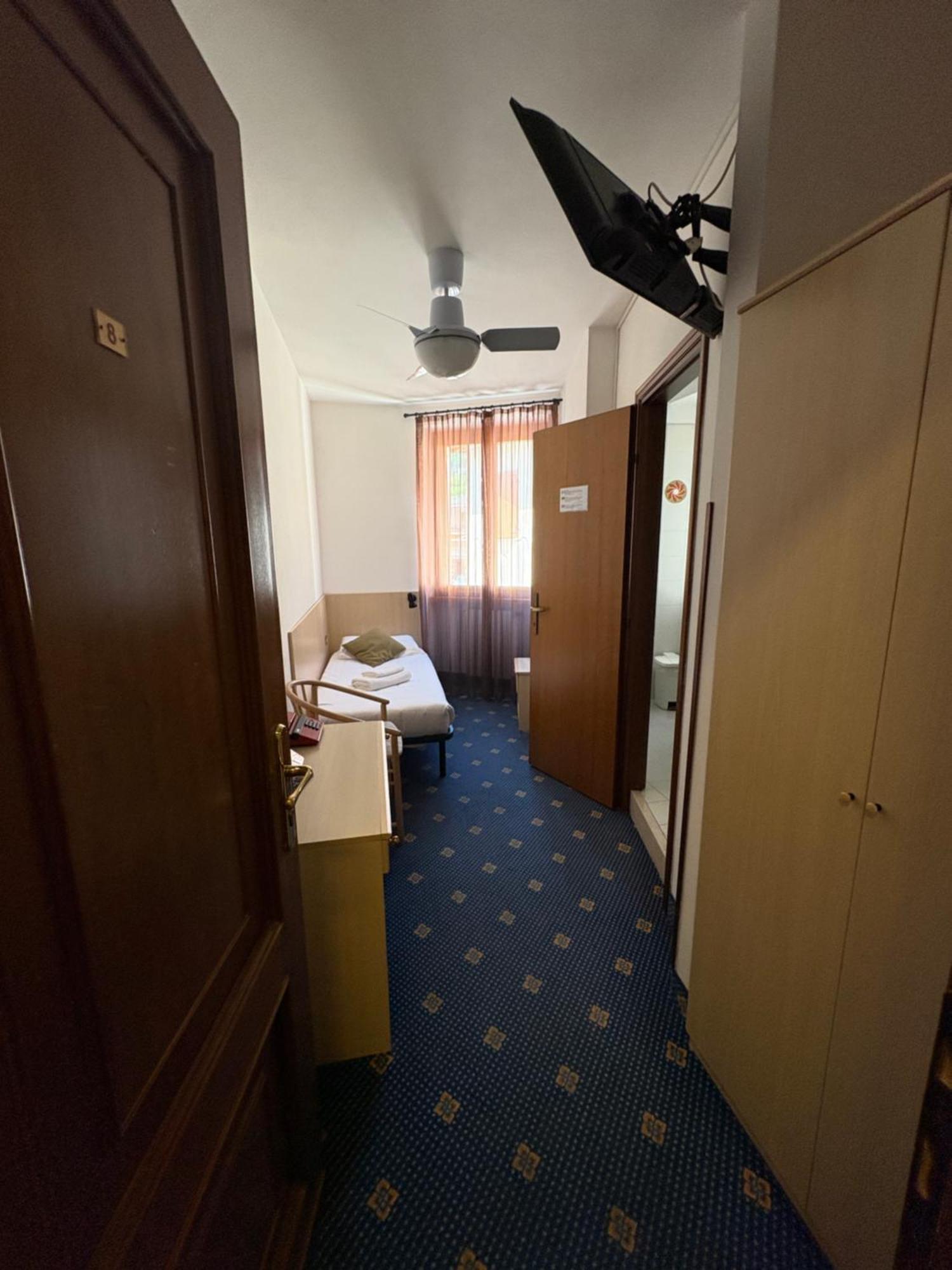 Garni Hotel 提尼亚类 外观 照片