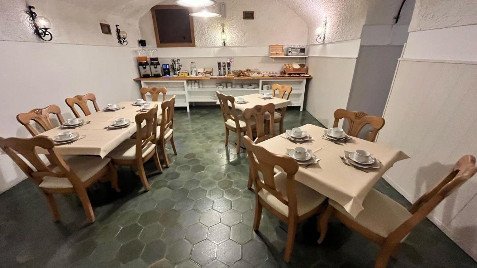 Garni Hotel 提尼亚类 外观 照片