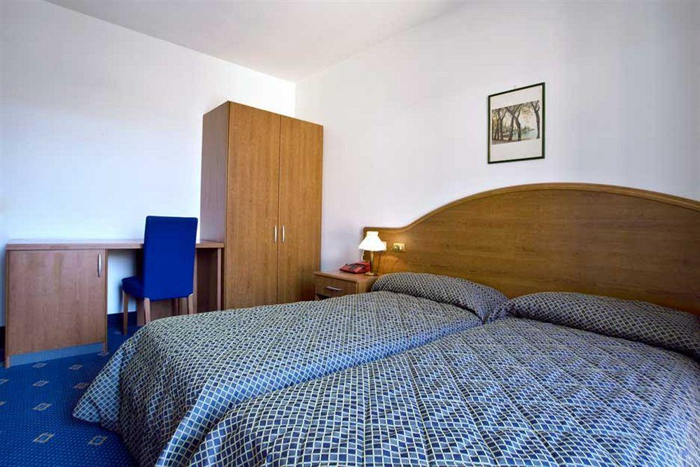 Garni Hotel 提尼亚类 外观 照片