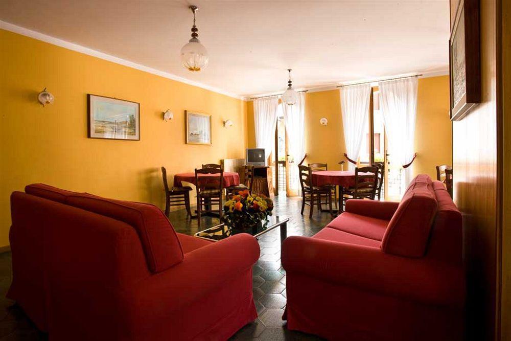 Garni Hotel 提尼亚类 外观 照片