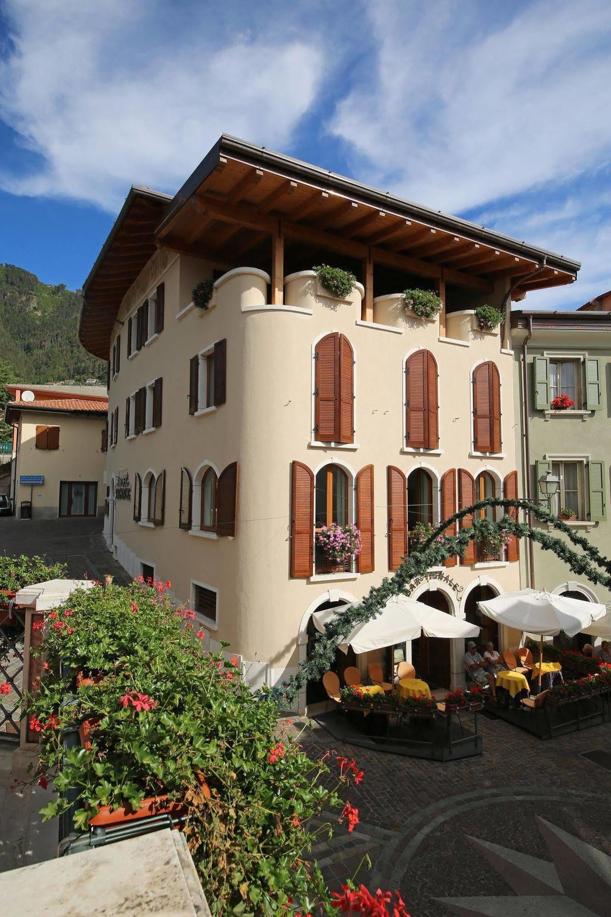 Garni Hotel 提尼亚类 外观 照片