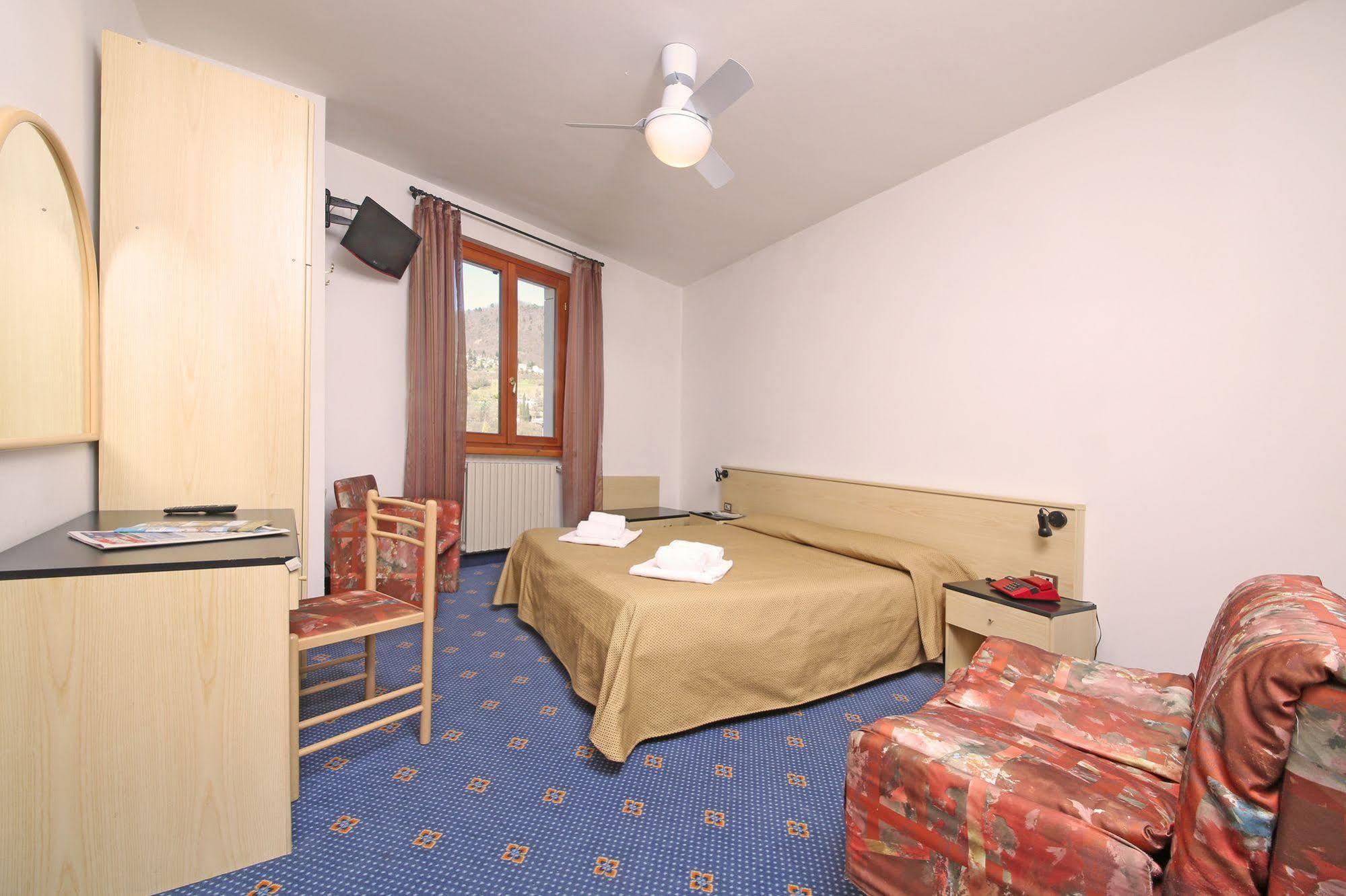 Garni Hotel 提尼亚类 外观 照片