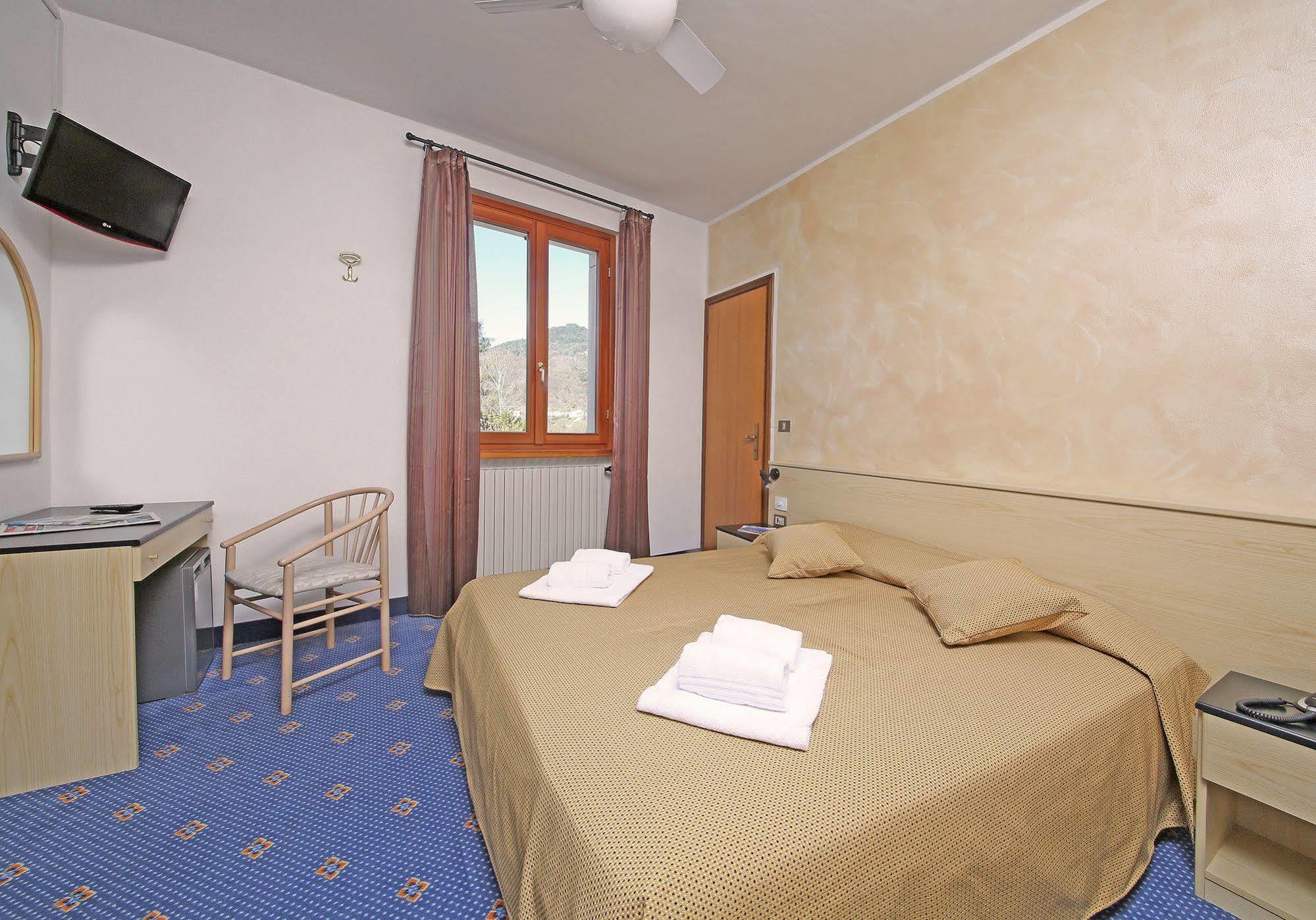 Garni Hotel 提尼亚类 外观 照片